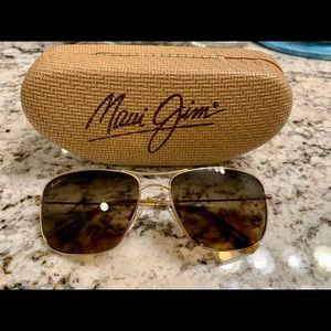 Maui Jim Wiki Wiki. Gold frame/HCL bronze polarized lenses.  No scratches.